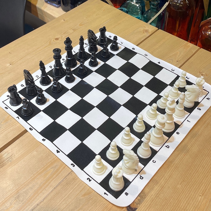 شطرنج مسافرتی همراه با مهره و صفحه ی نمدی (FIDE)