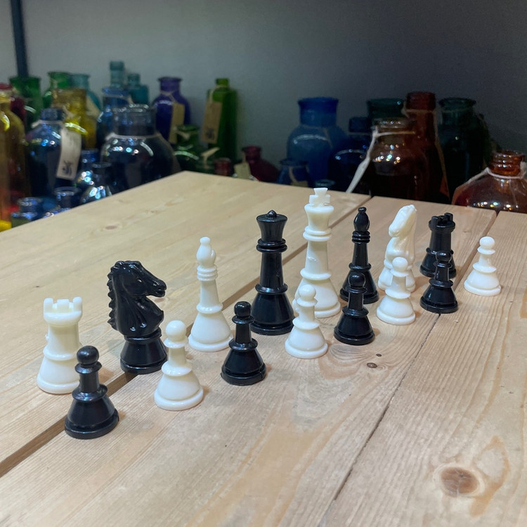 شطرنج مسافرتی همراه با مهره و صفحه ی نمدی (FIDE)