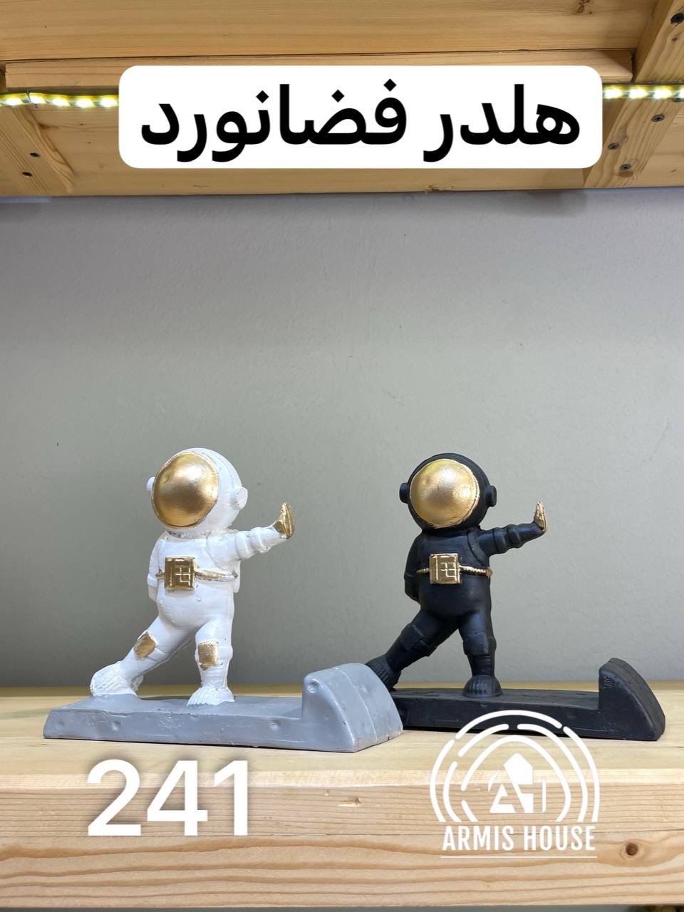 هلدر موبایل فضانورد